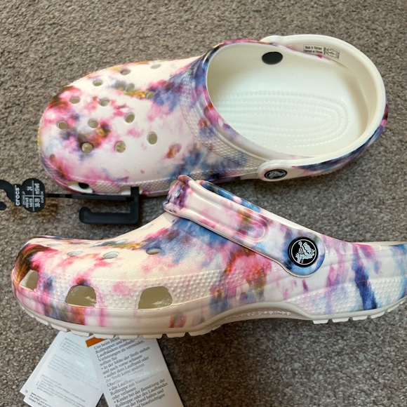 SOLD: CROCS Tie Dye Granite/Multi Size M6 W8 - Picture 2 of 3